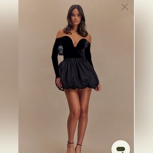 Meshki Liv - Off Shoulders Velvet Mini Dress - Black